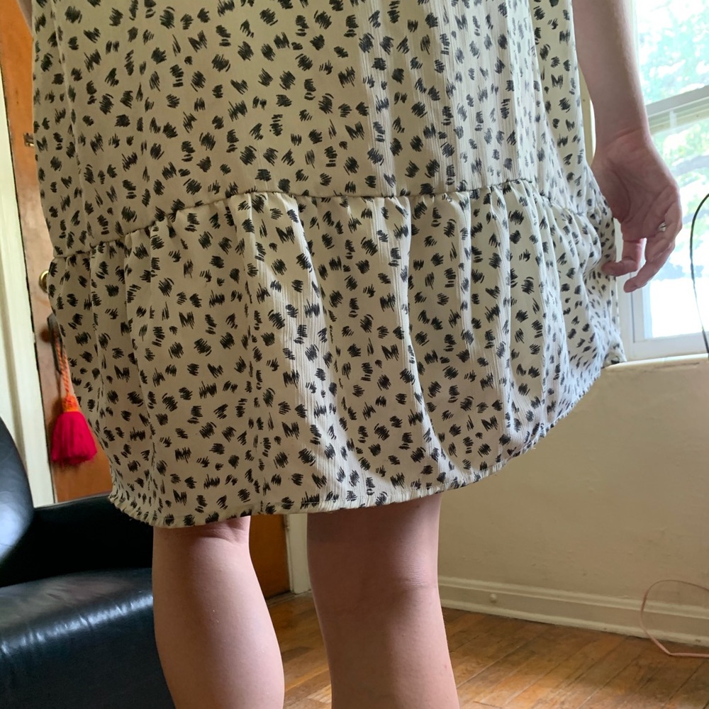 Chic Patterned Shift Dress - Picture 3 of 3
